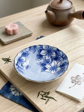 Vintage Japanese Arita Blue White Floral Clematis Scalloped Porcelain Bowl